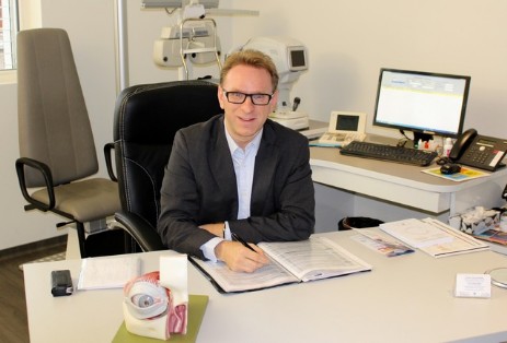 Docteur Hervé CHENAL Spécialiste de la chirurgie oculoplastique